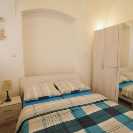 Апартаменти Apartman U Kostela Локет Екстер'єр фото