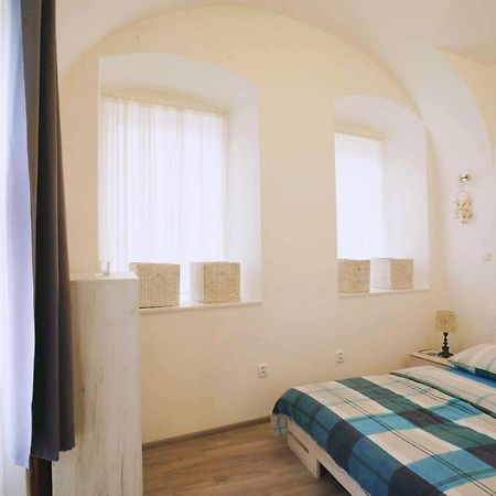 Апартаменти Apartman U Kostela Локет Екстер'єр фото