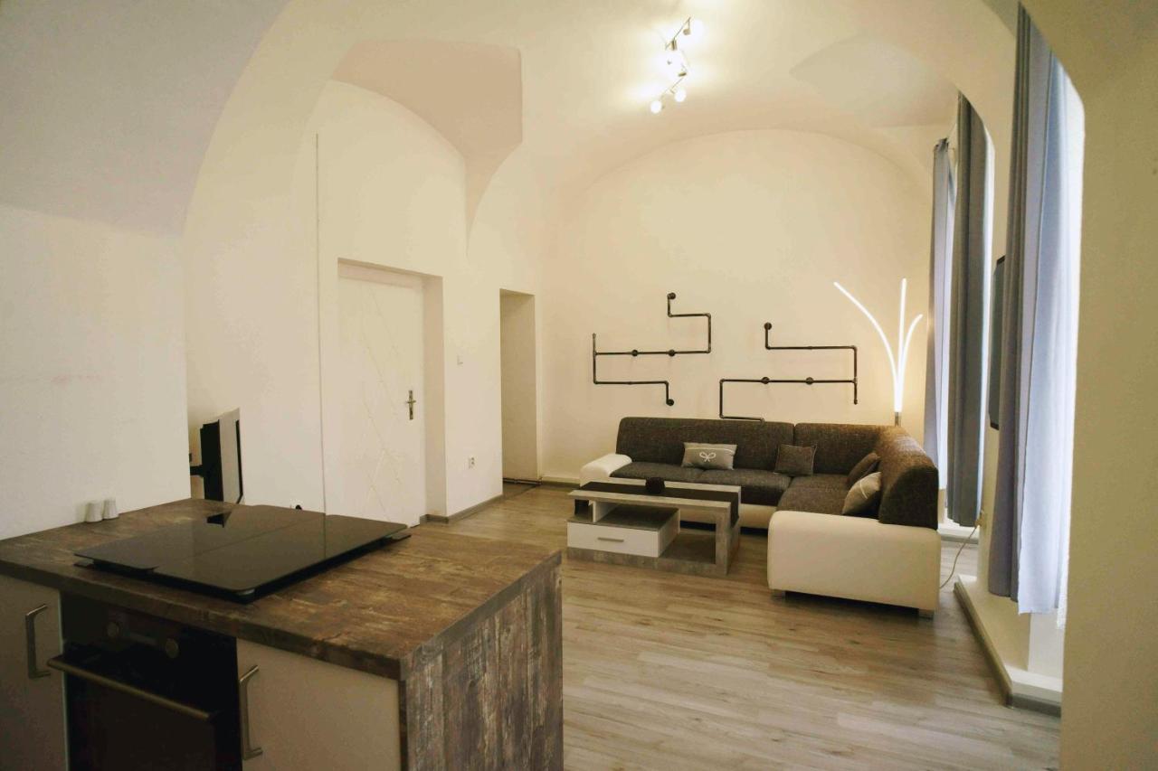 Апартаменти Apartman U Kostela Локет Екстер'єр фото